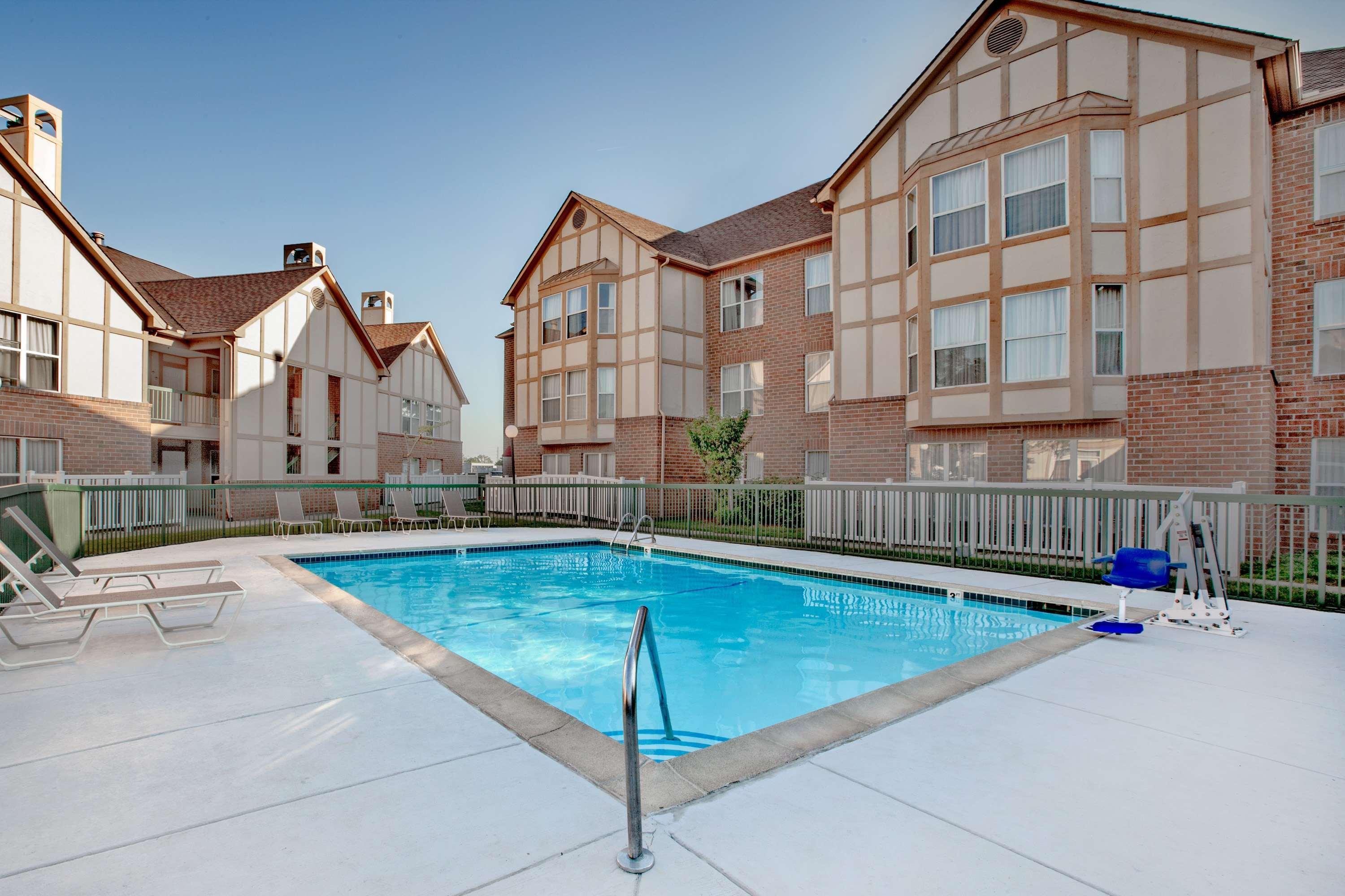 Affordable Suites Of America Detroit-Уоррен Экстерьер фото